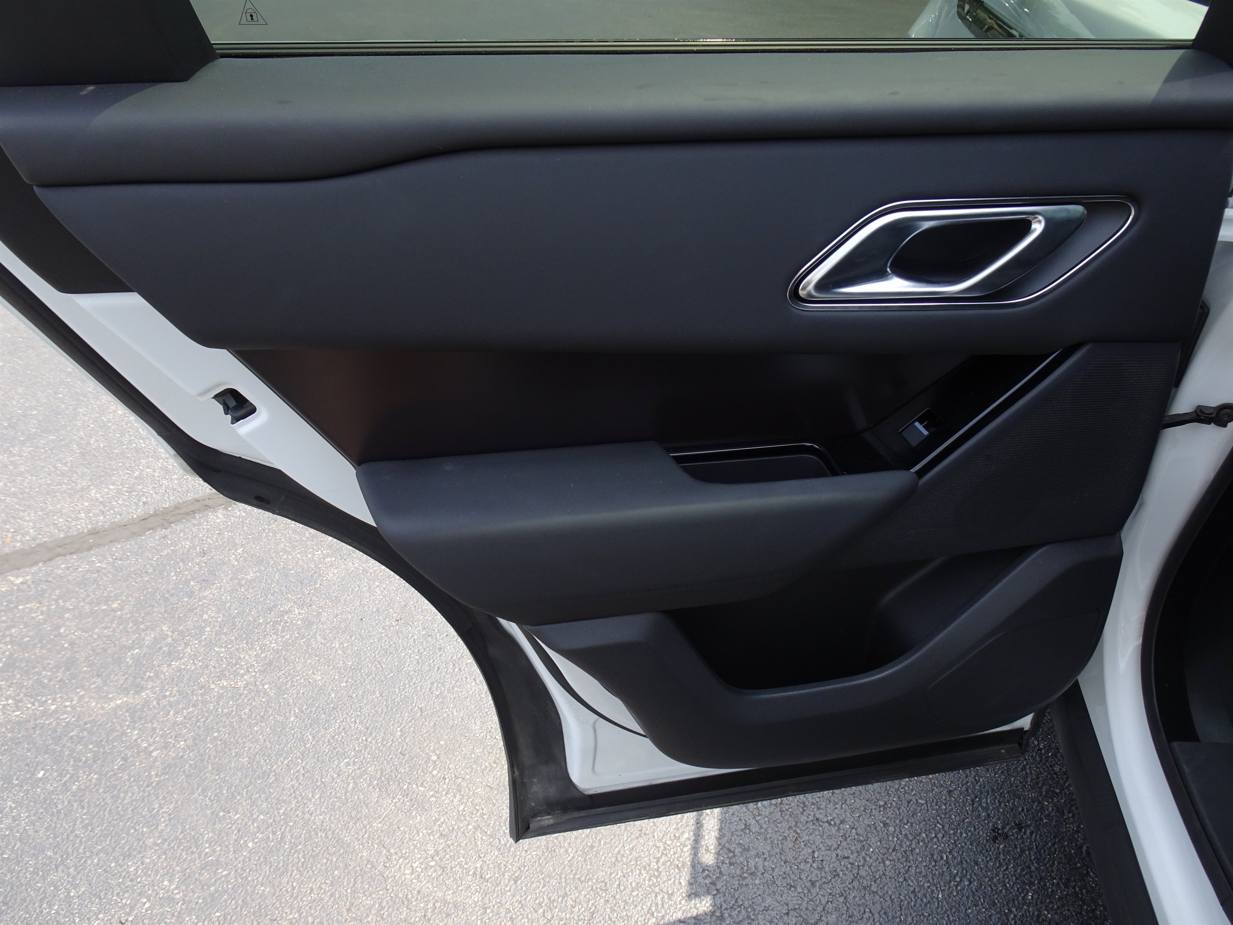 Certified 2026 Land Rover Range Rover Velar Dynamic SE AWD/4WD image 20