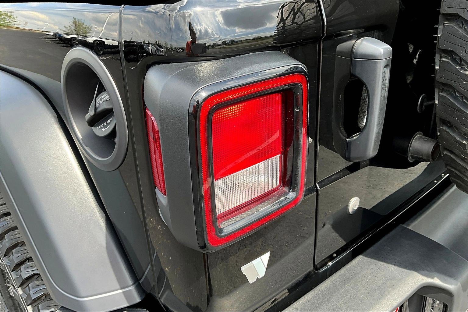 Used 2024 Jeep Wrangler Sport AWD/4WD image 23
