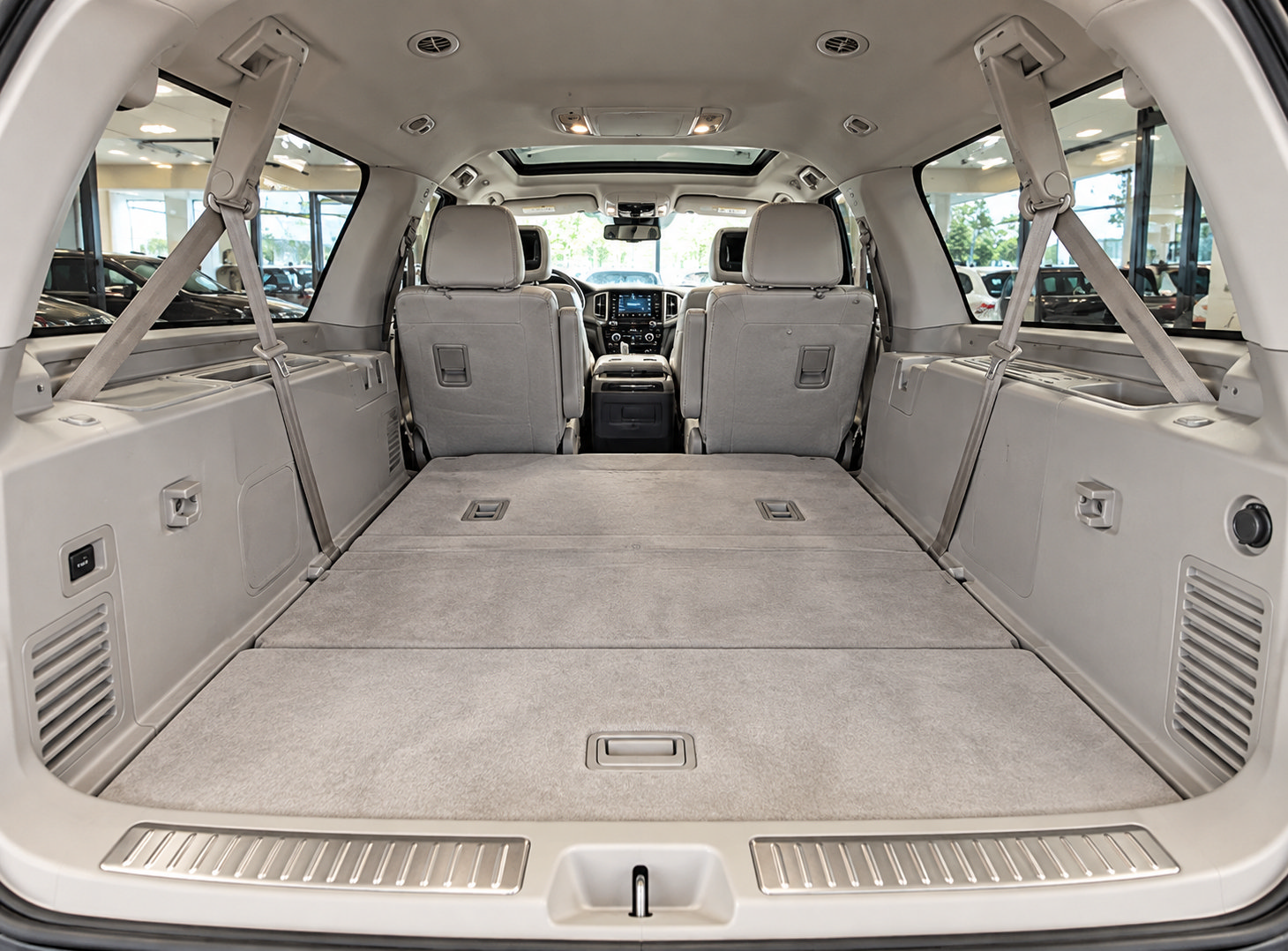 Used 2017 Lincoln Navigator L Select RWD image 11