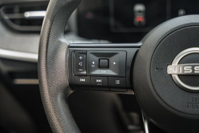 Used 2025 Nissan Kicks SV AWD/4WD image 36