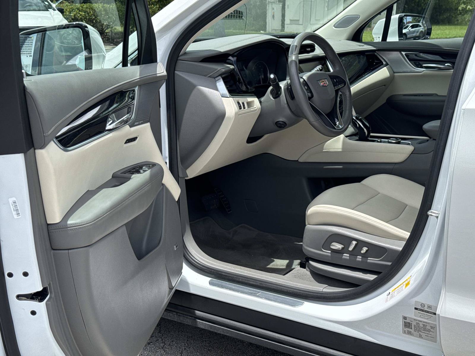 Used 2024 Cadillac XT6 Premium Luxury FWD image 13