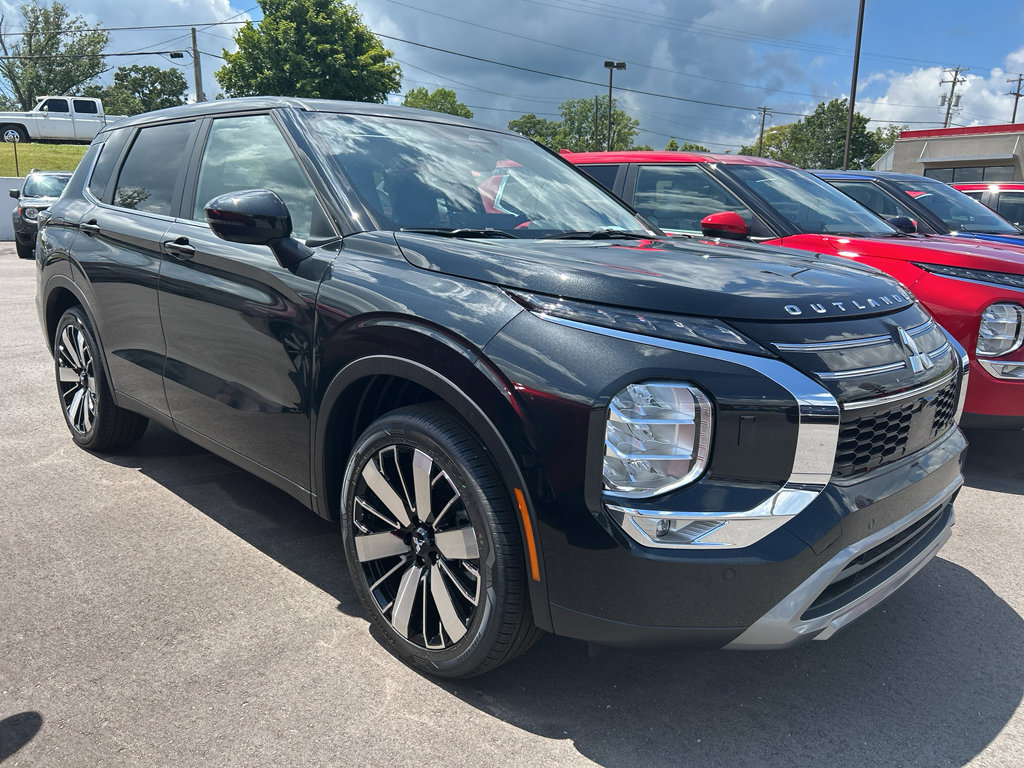 New 2025 Mitsubishi Outlander SE