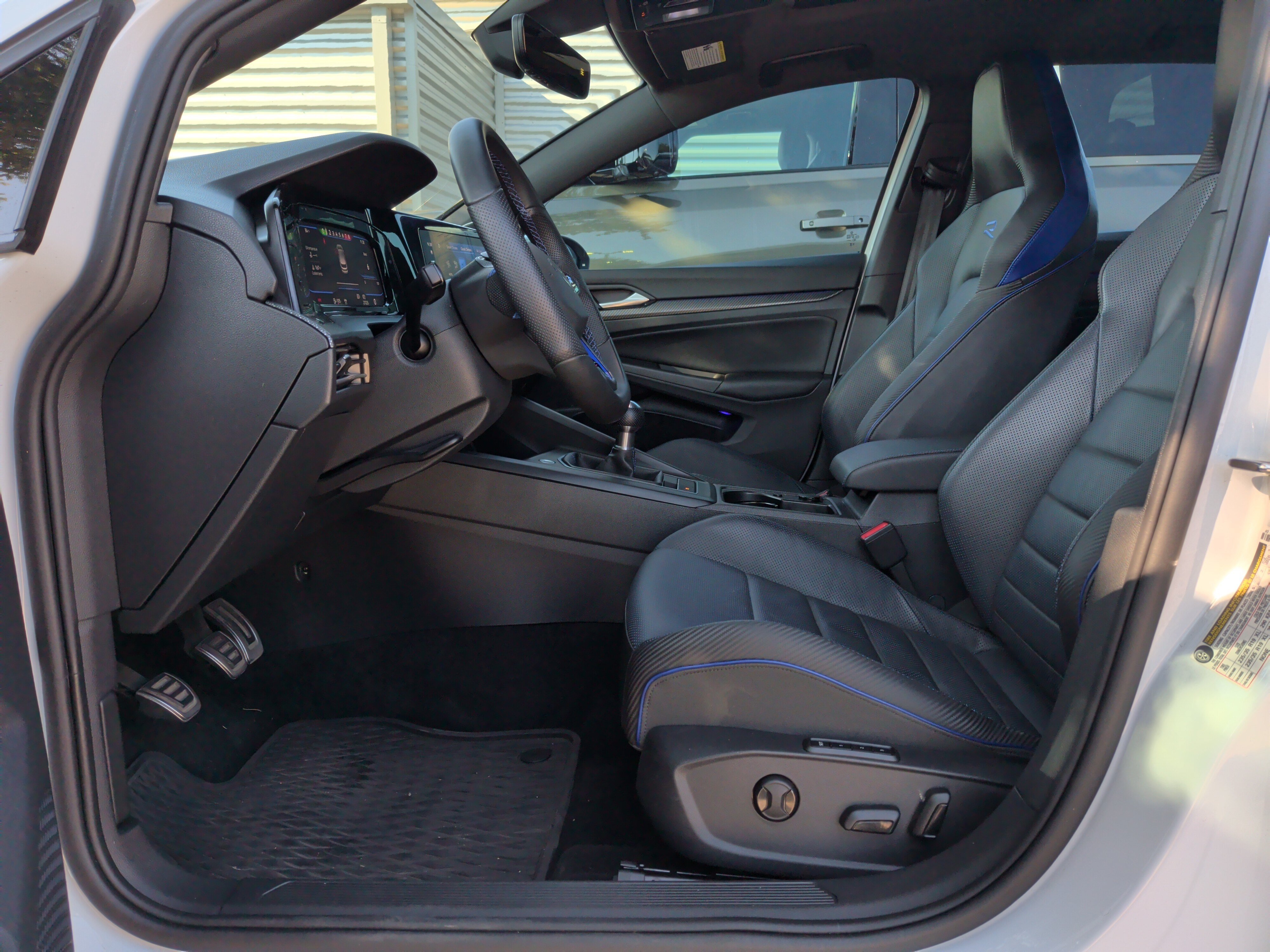 Used 2024 Volkswagen Golf R AWD/4WD image 16
