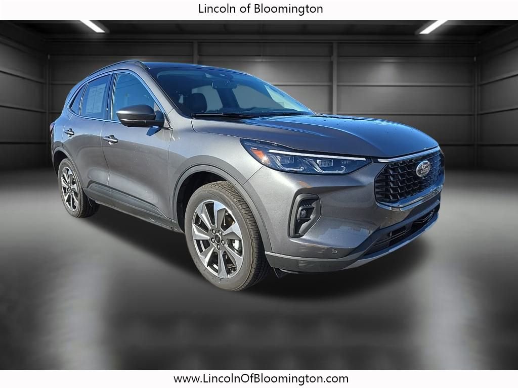 Used 2025 Ford Escape Platinum w/ Premium Technology Package image 10