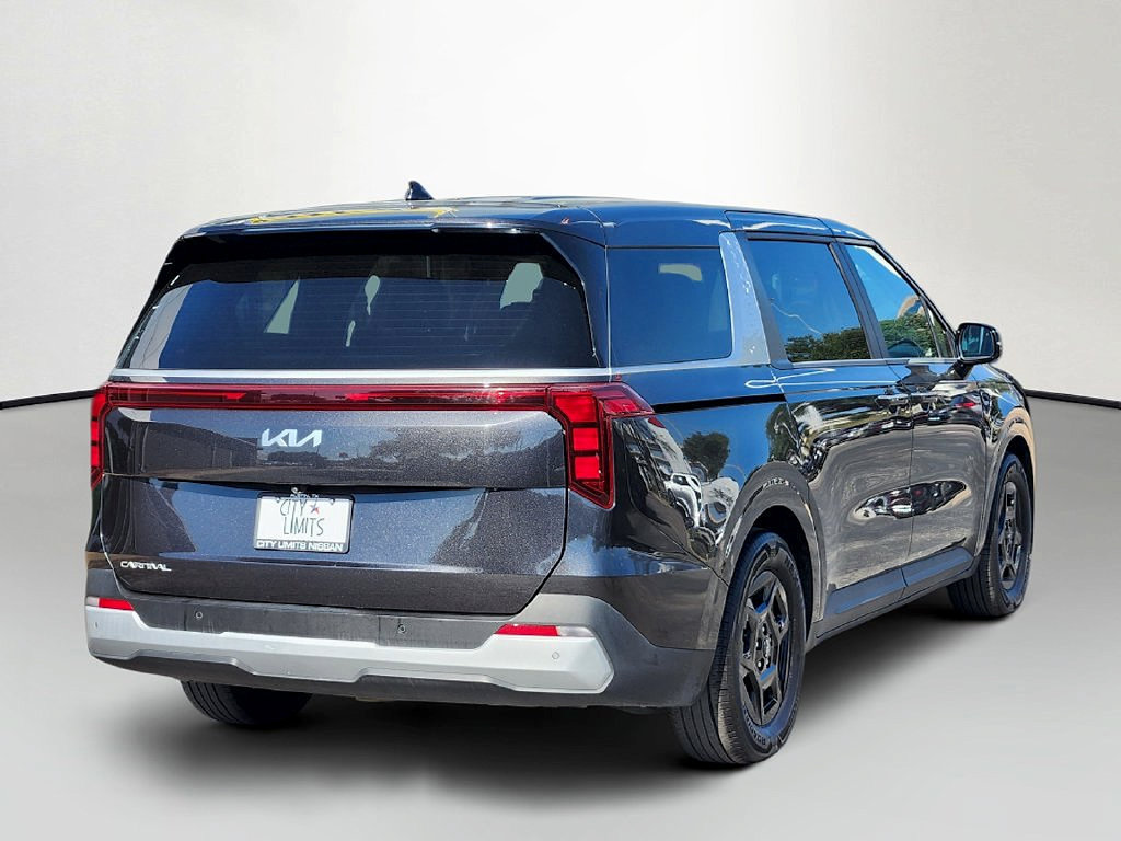Used 2025 Kia Carnival FWD image 7