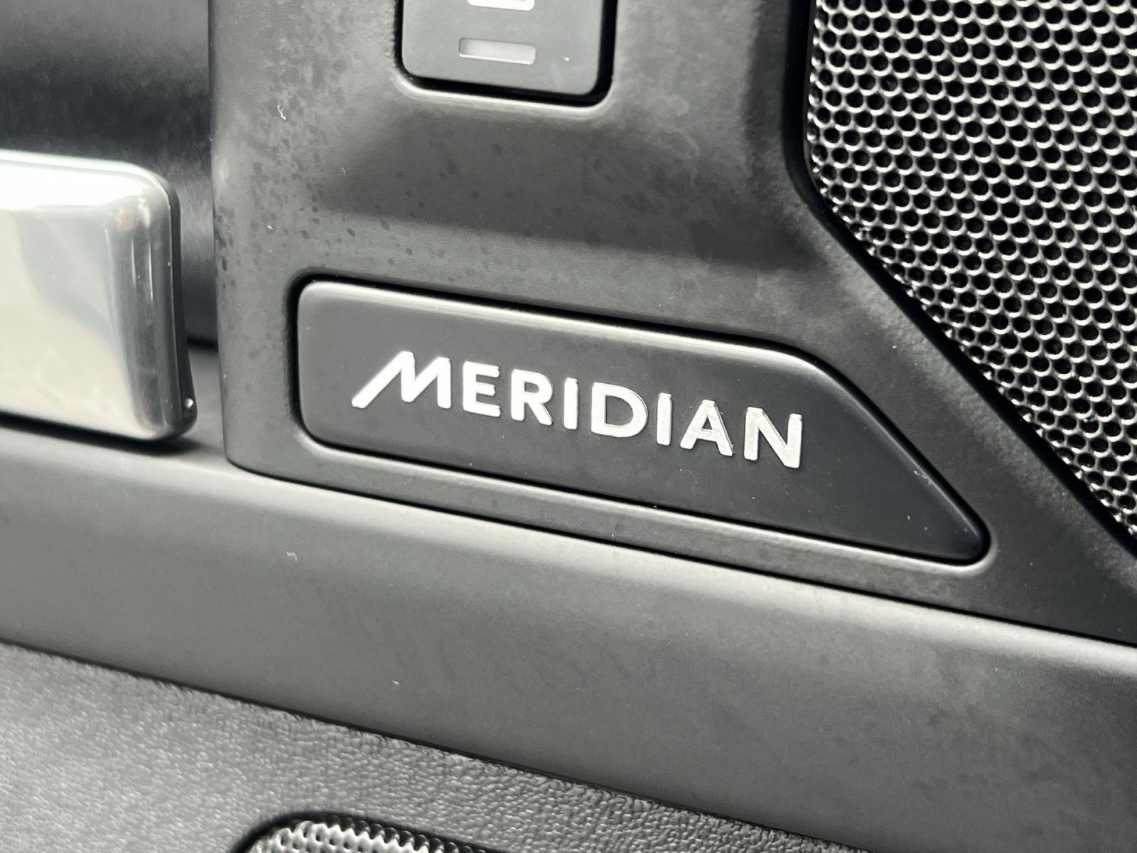 Used 2025 Land Rover Defender 110 S image 31