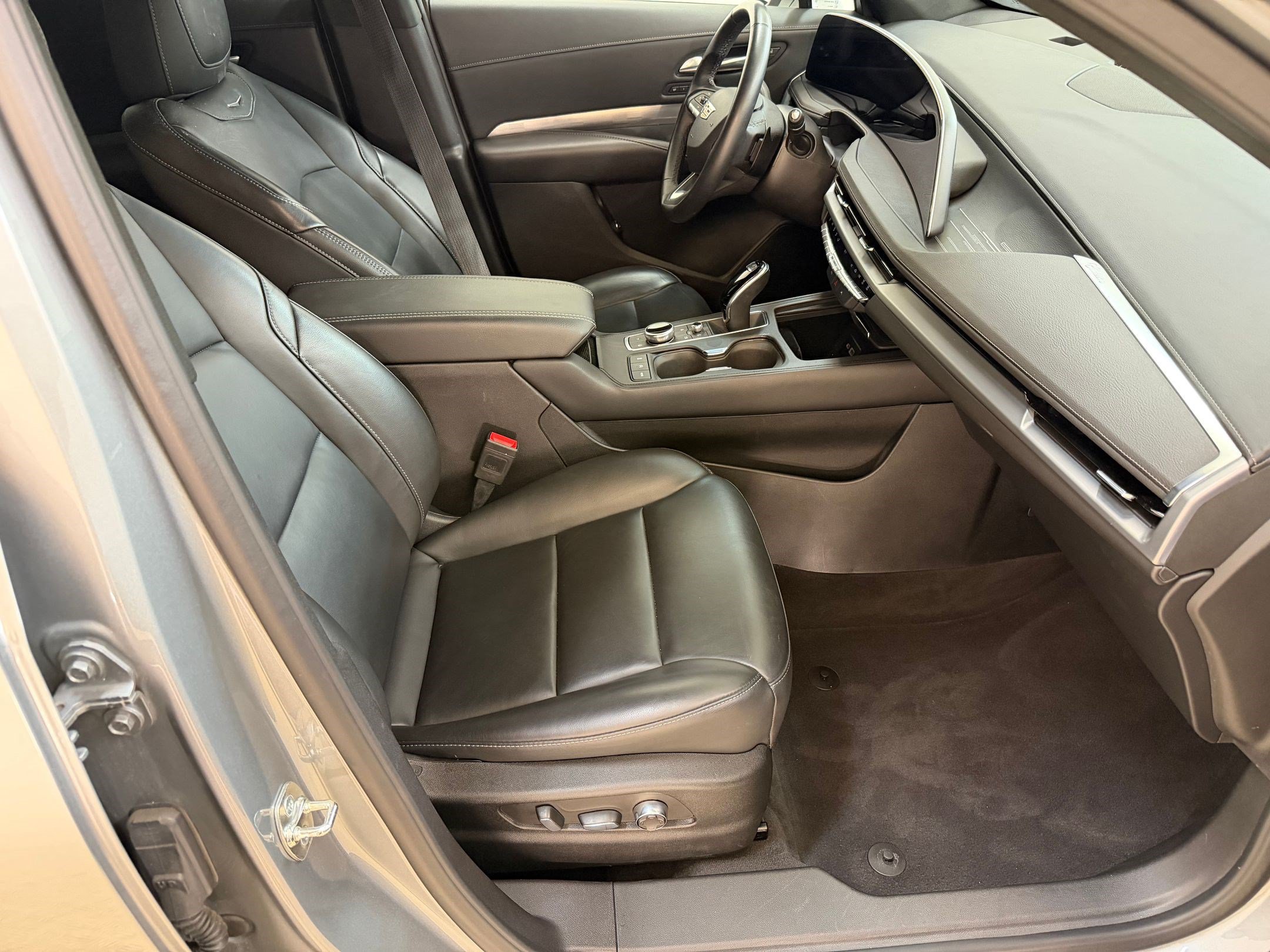 Certified 2025 Cadillac XT4 Premium Luxury AWD/4WD image 25