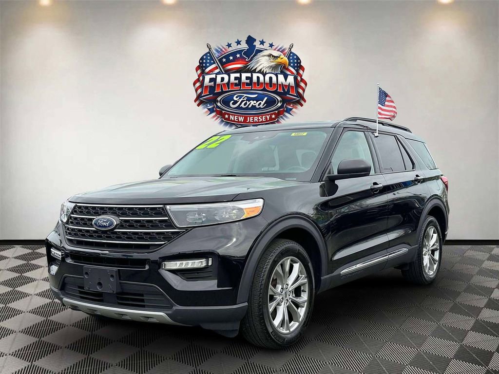 Used 2022 Ford Explorer XLT w/ Equipment Group 202A image 2