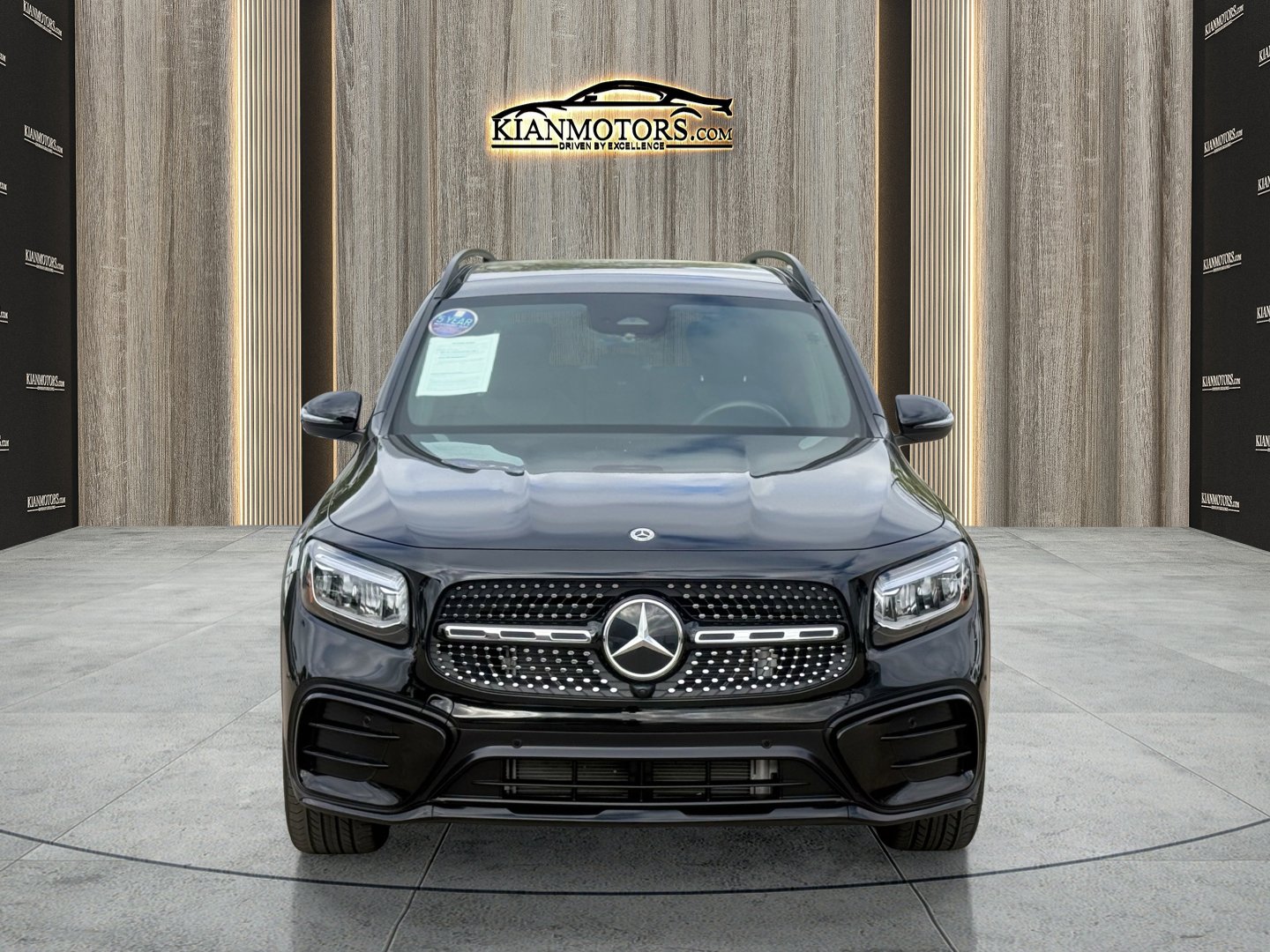 Used 2024 Mercedes-Benz GLB 250 image 2