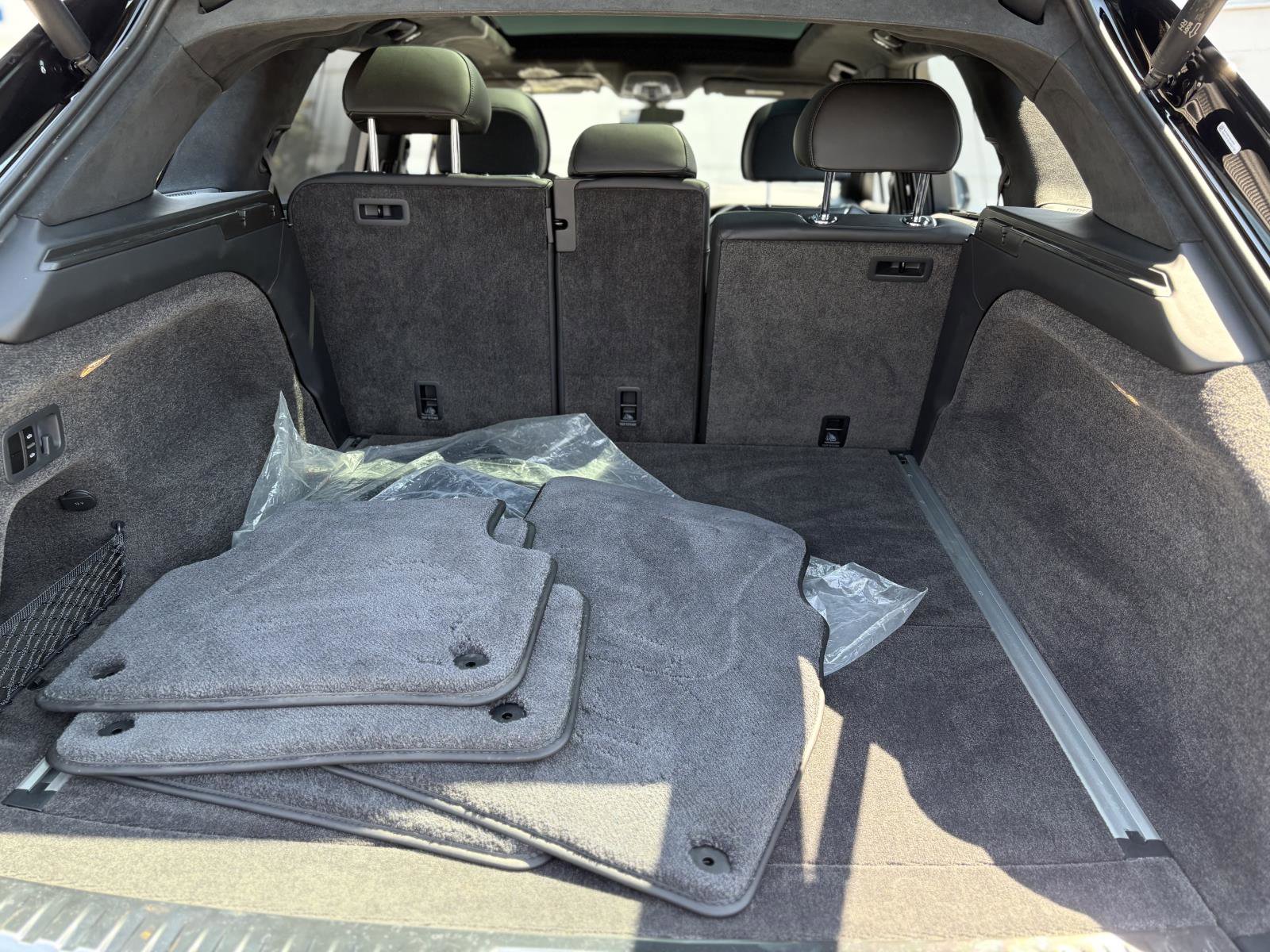 Used 2024 Bentley Bentayga image 8