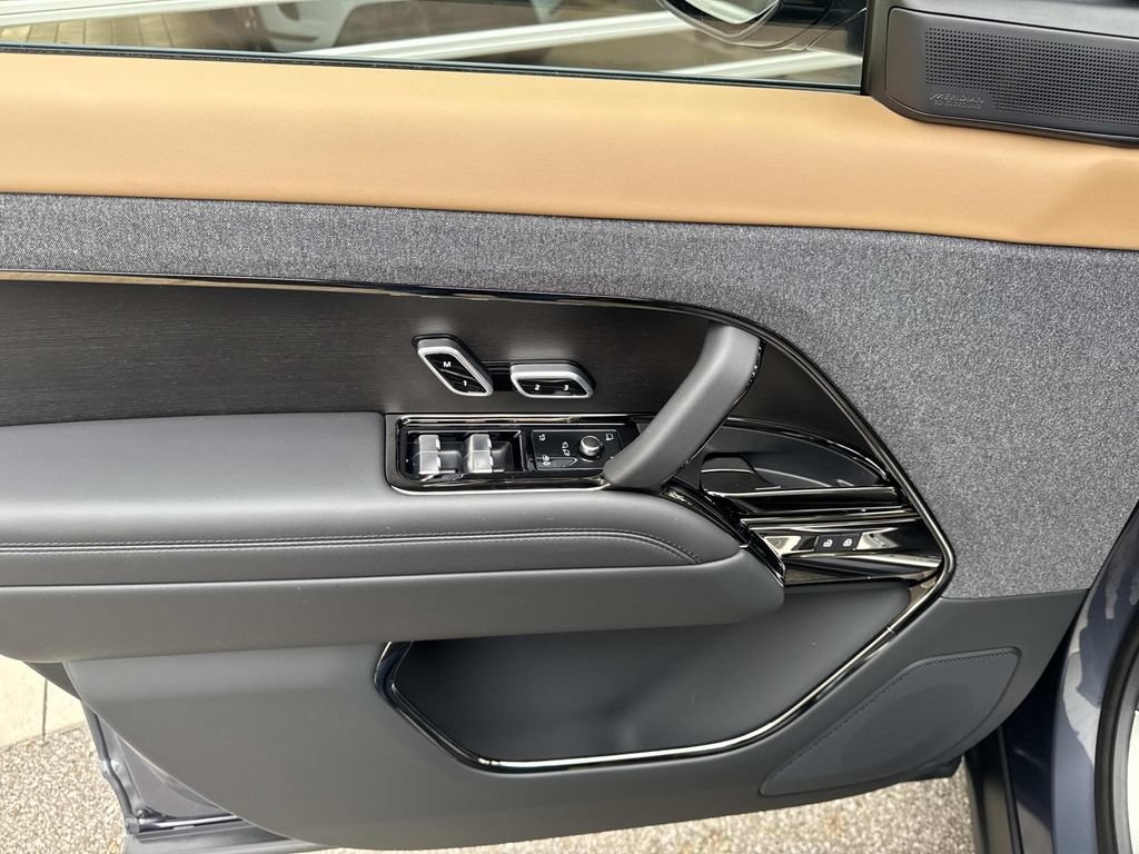 New 2026 Land Rover Range Rover Sport Dynamic SE AWD/4WD image 17