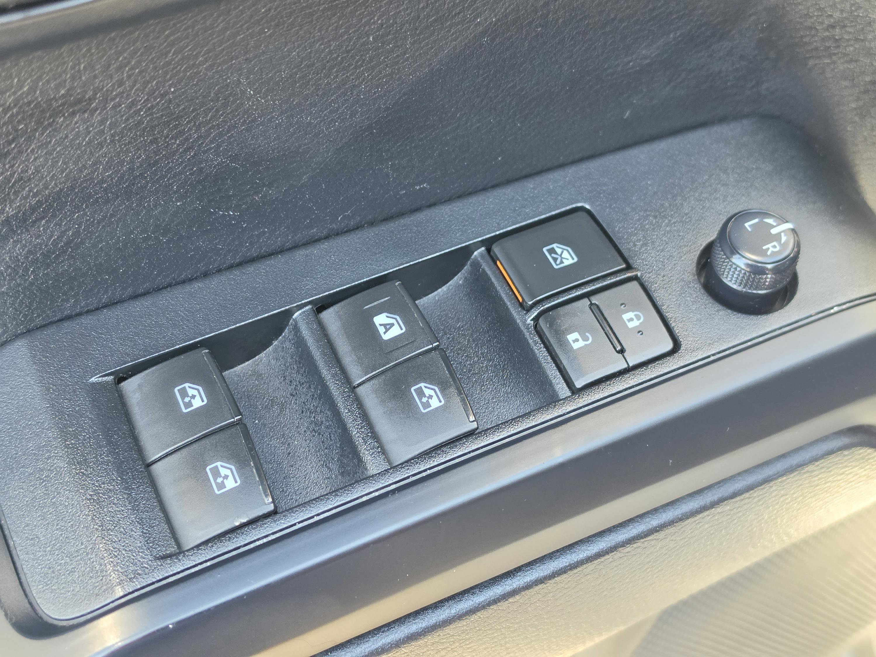 Used 2019 Toyota Tacoma SR w/ SR Convenience Package RWD image 13