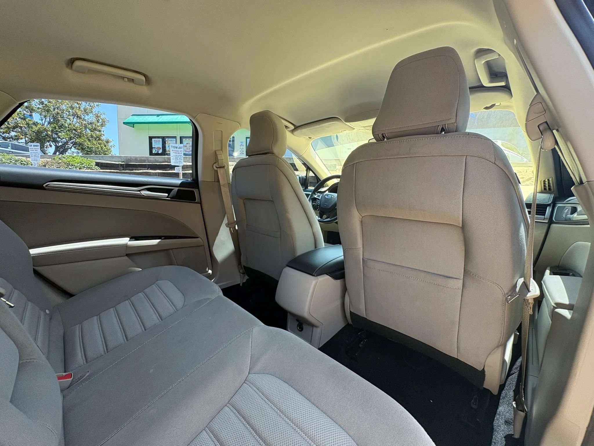Used 2017 Ford Fusion SE FWD image 14