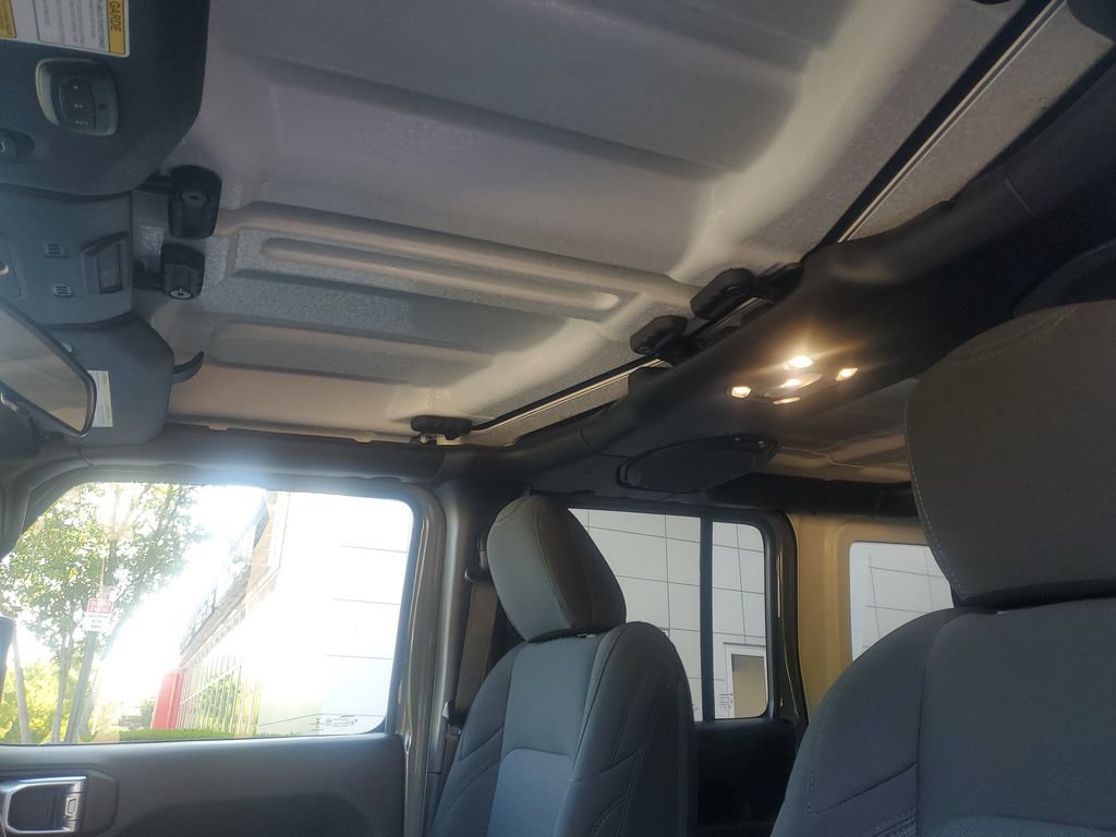 Used 2022 Jeep Wrangler Unlimited Sport AWD/4WD image 14