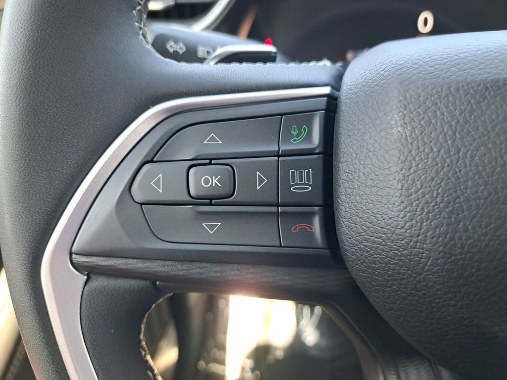 Used 2023 Jeep Grand Cherokee L Laredo image 31