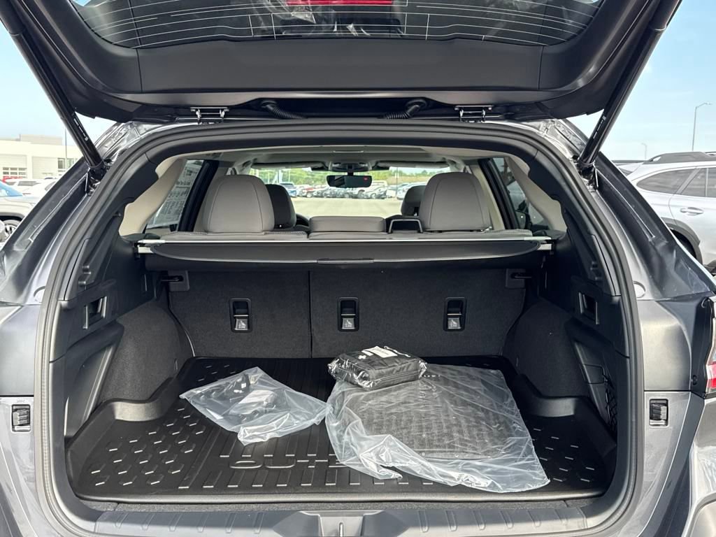Used 2025 Subaru Outback Premium w/ Popular Package #1A image 12