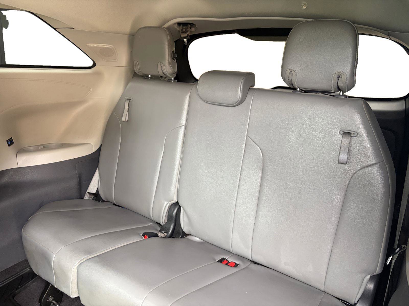 Certified 2022 Toyota Sienna XLE w/ XLE Plus Package FWD image 32