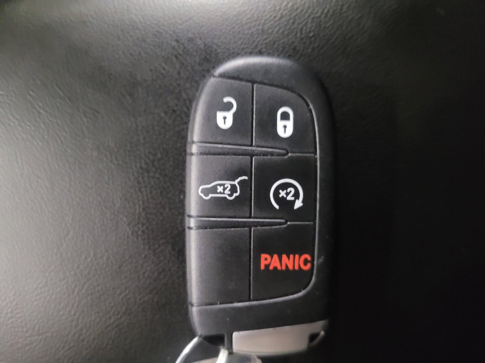 Used 2020 Jeep Grand Cherokee Limited w/ Luxury Group II image 32