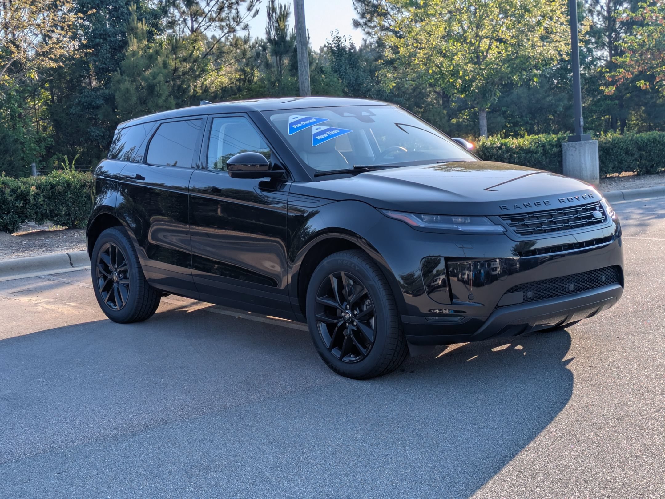 Used 2024 Land Rover Range Rover Evoque S AWD/4WD image 2