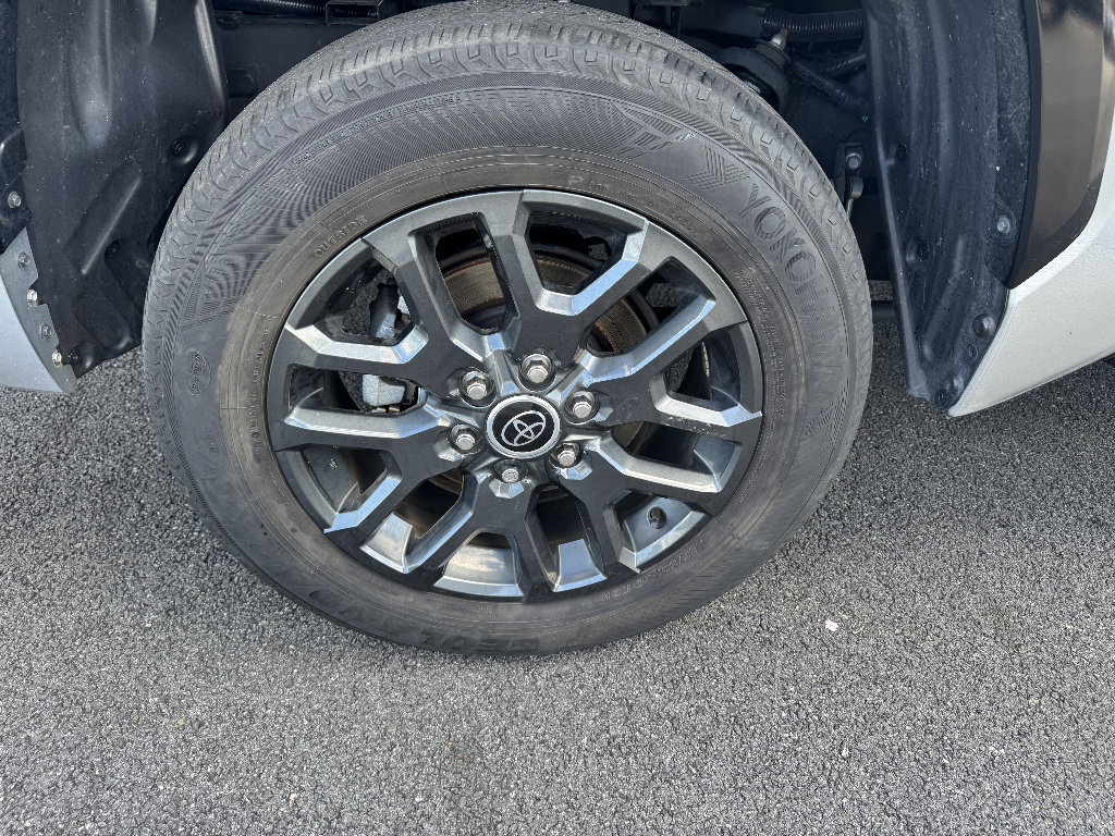 Used 2023 Toyota Tundra Platinum w/ Advanced Package image 31