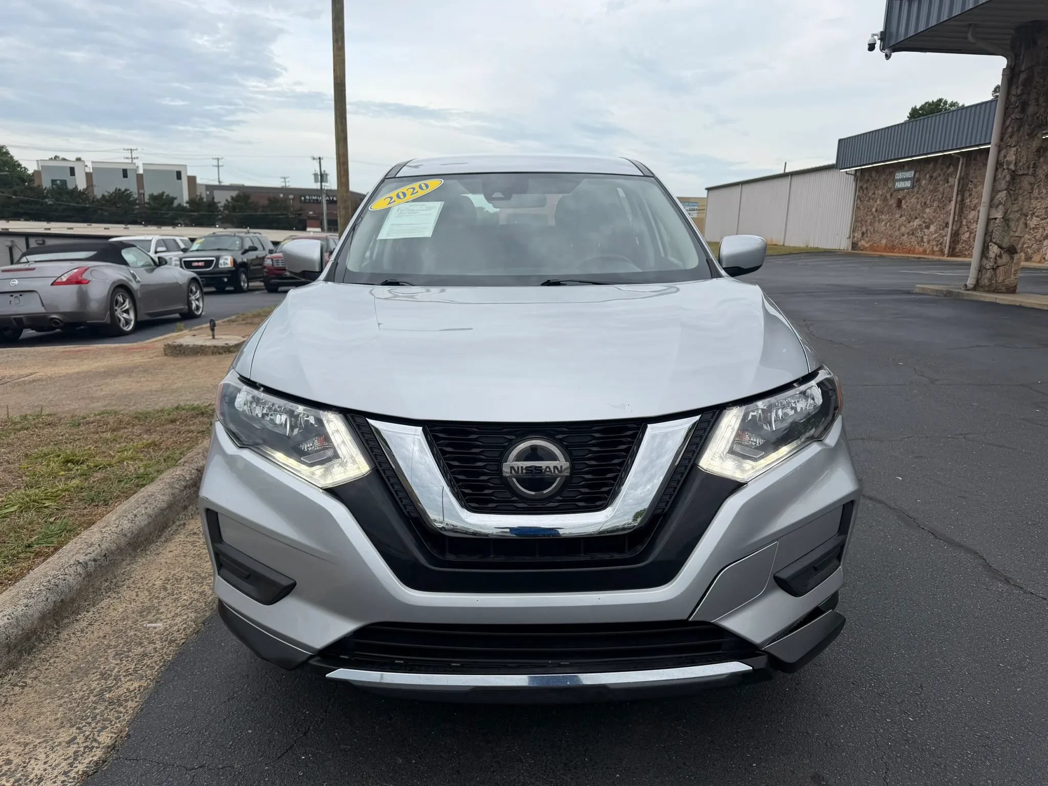 Used 2020 Nissan Rogue S AWD/4WD image 2