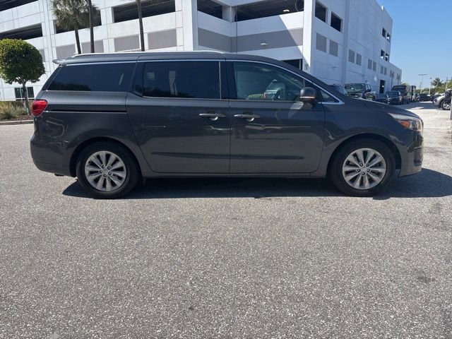 Used 2017 Kia Sedona EX image 2