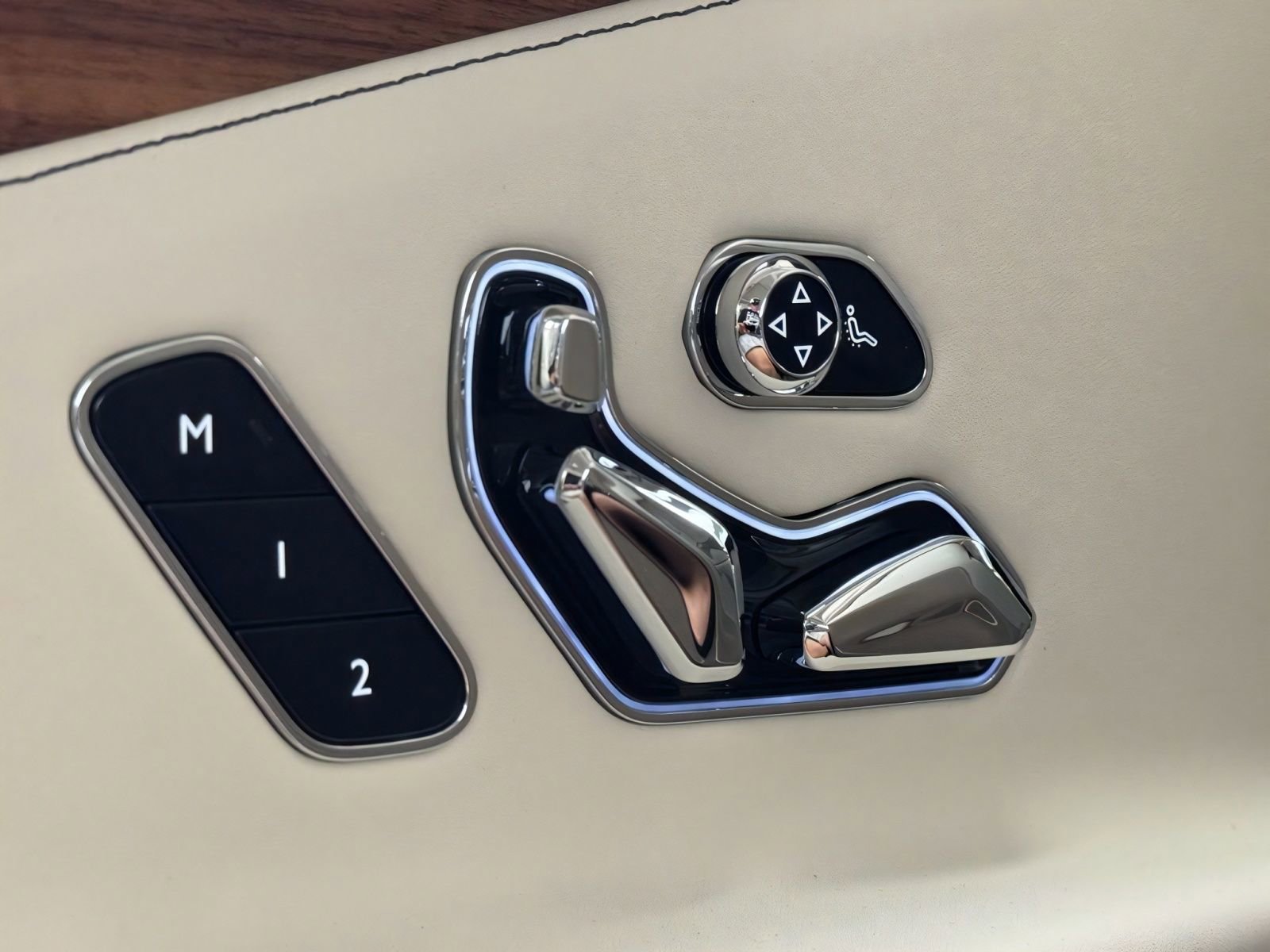 Used 2026 Bentley Flying Spur Plug-In Hybrid AWD/4WD image 25