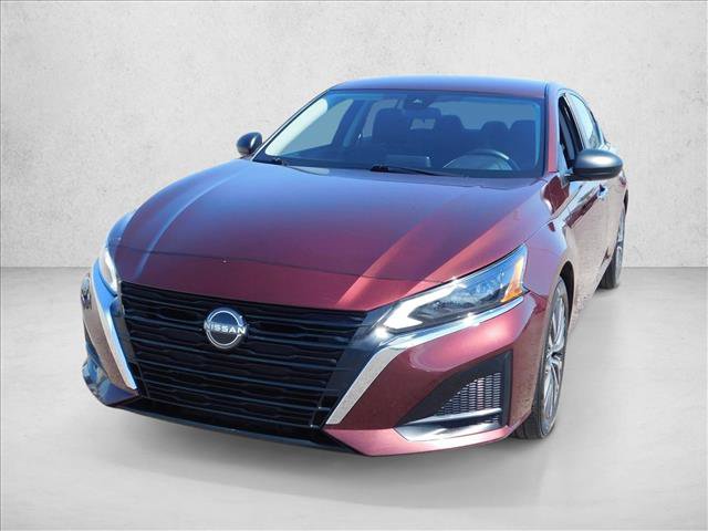 Used 2025 Nissan Altima 2.5 SV FWD image 2