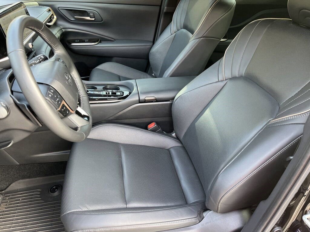 Used 2025 Toyota Crown Signia Limited image 17