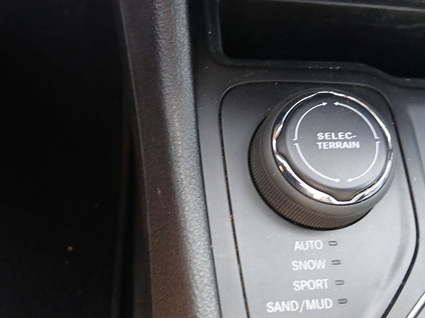 Used 2019 Jeep Cherokee High Altitude image 18