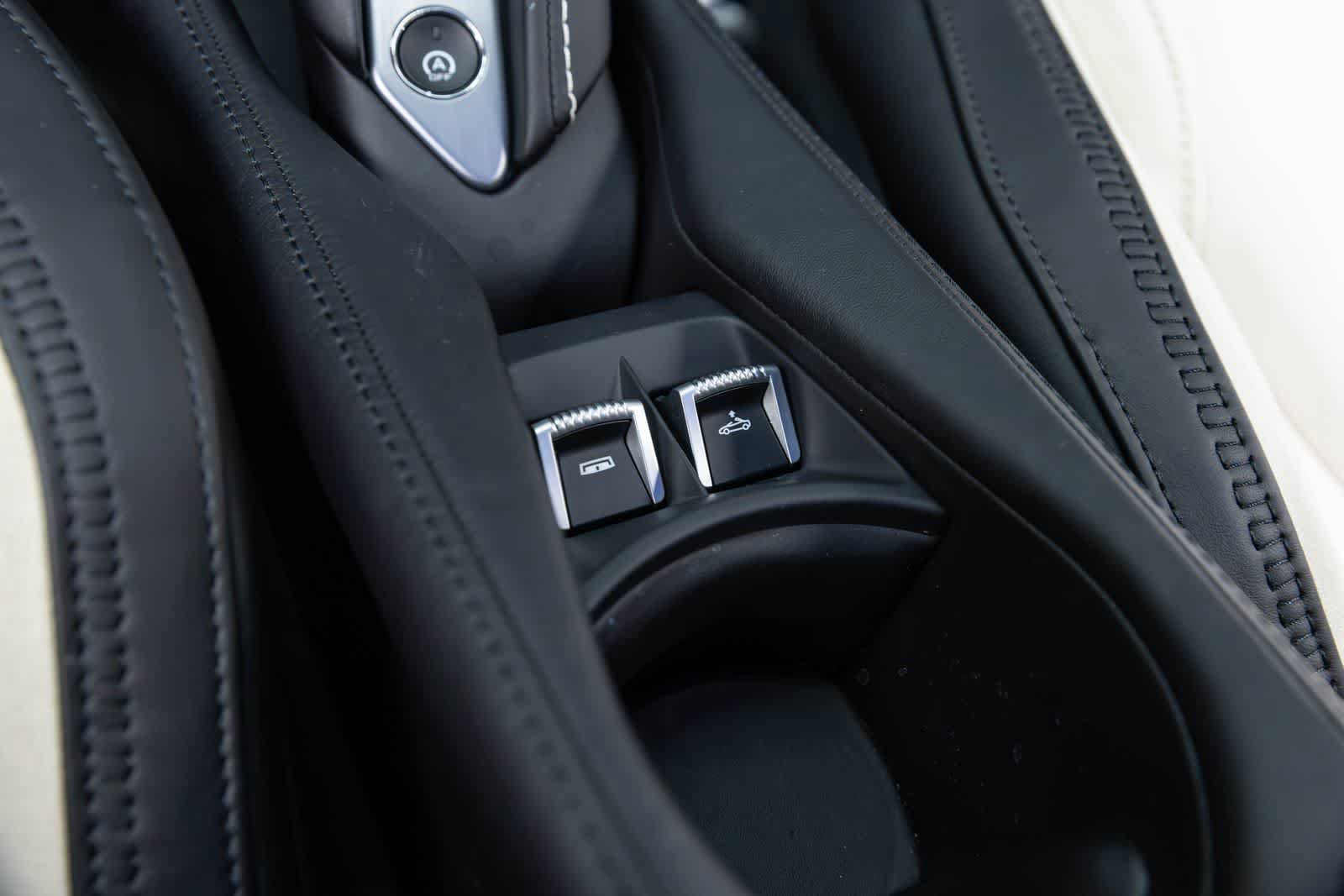 Used 2026 McLaren 750S Spider RWD image 30