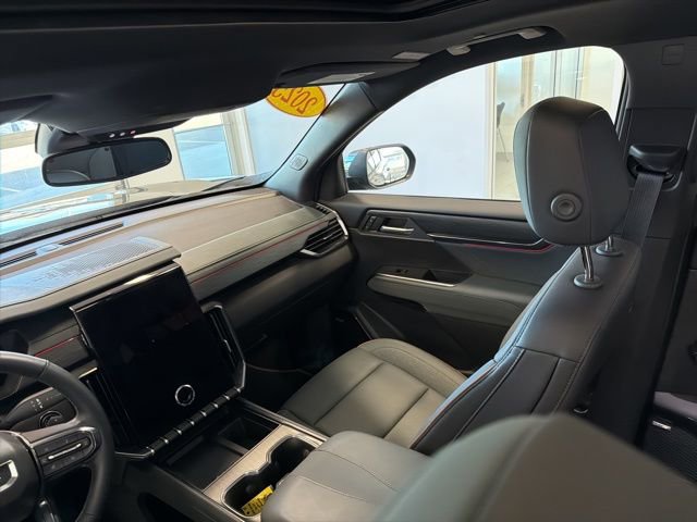 Used 2025 GMC Acadia AT4 w/ Luxury Package image 39