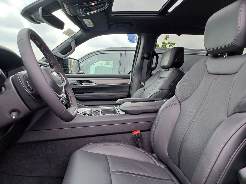 New 2026 Jeep Grand Wagoneer Limited AWD/4WD image 8