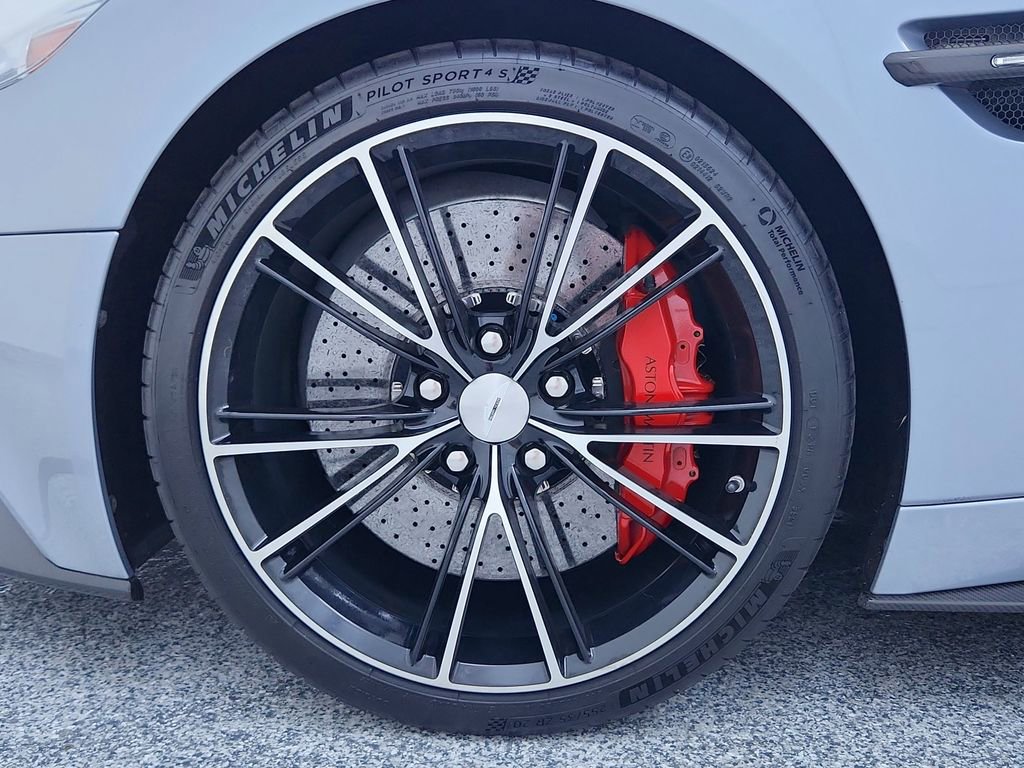 Used 2014 Aston Martin Vanquish Coupe image 13