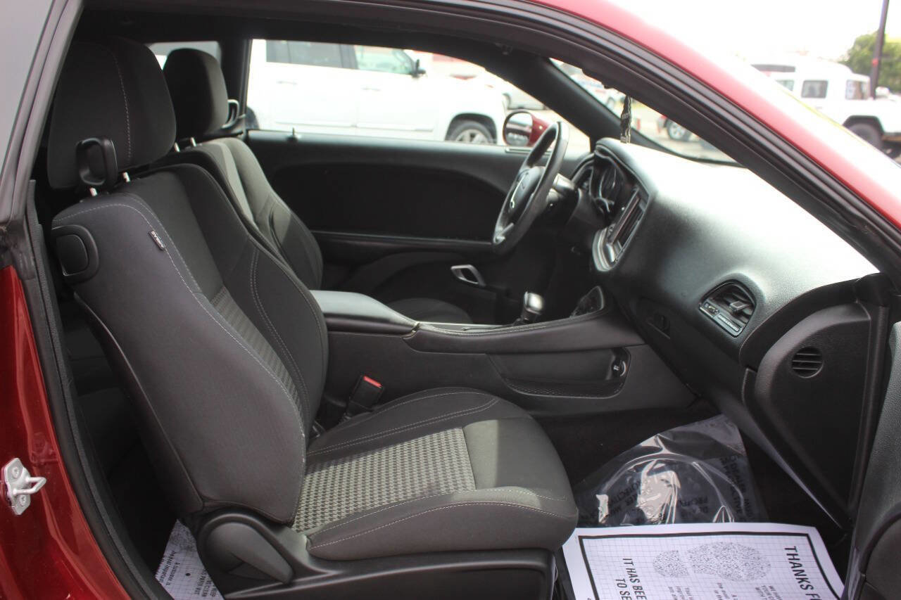 Used 2019 Dodge Challenger SXT w/ Cold Weather Group AWD/4WD image 9