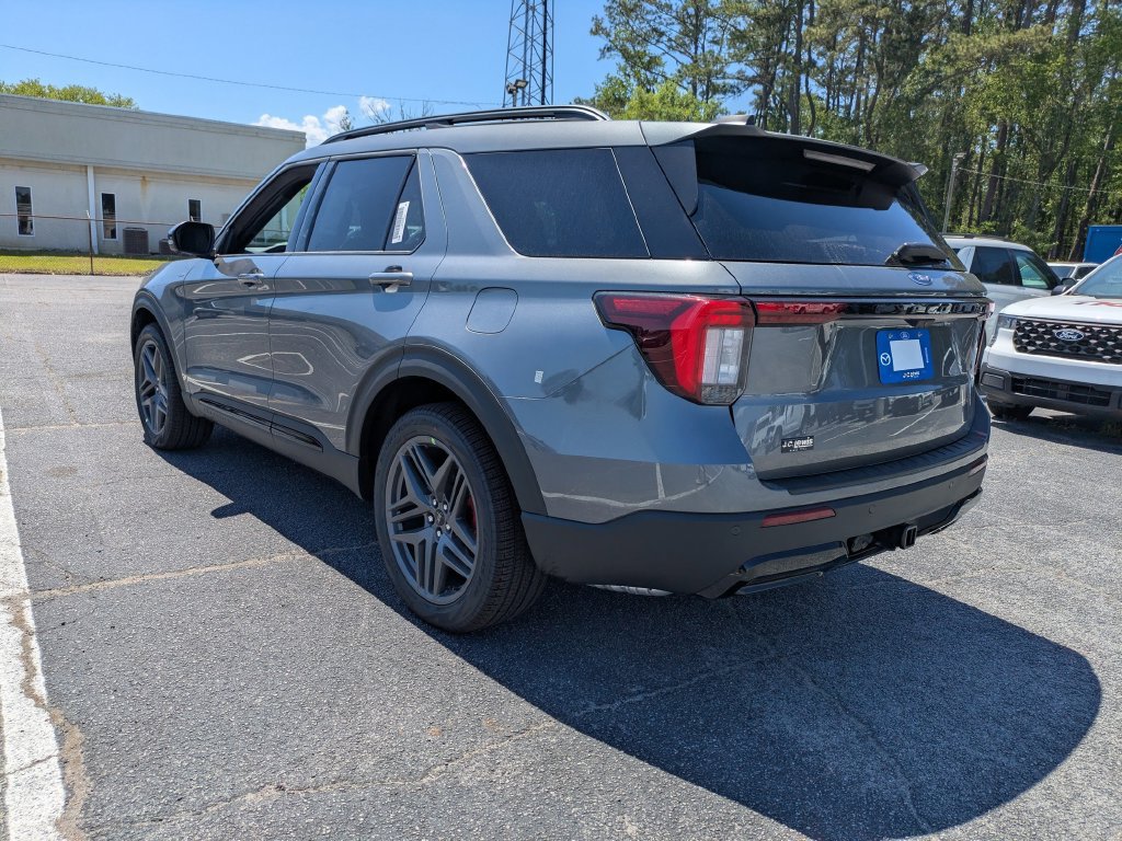 New 2026 Ford Explorer ST-Line w/ ST-Line Street Pack RWD image 6