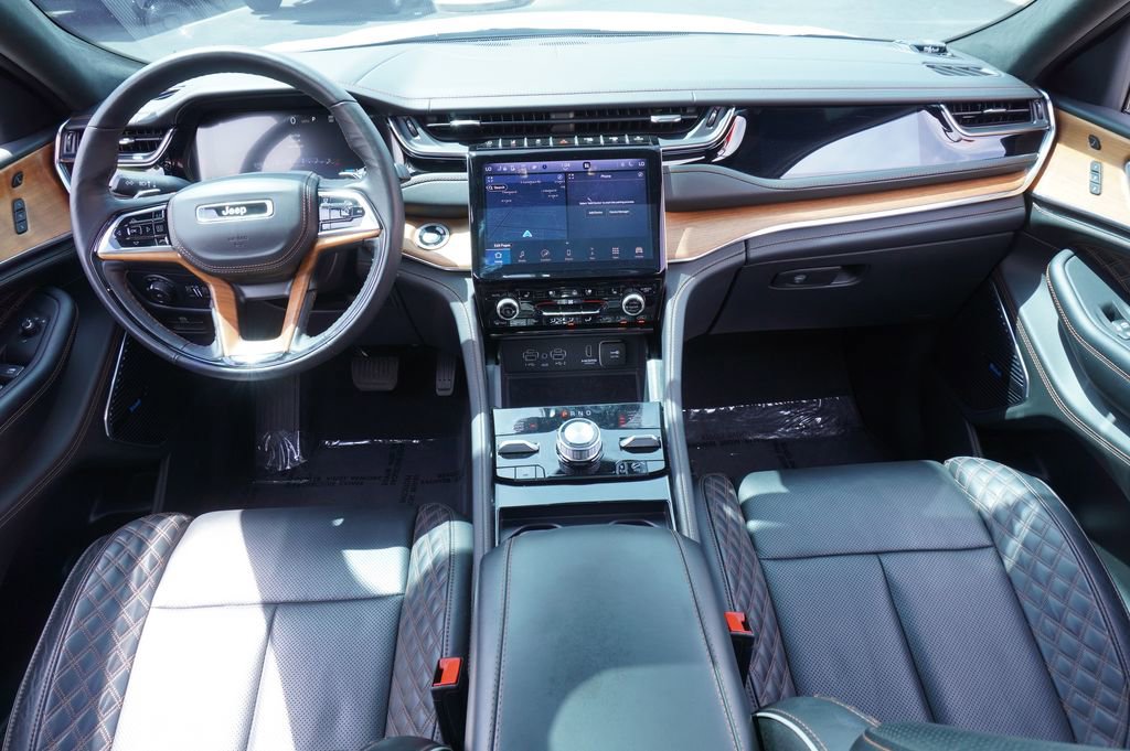 Used 2025 Jeep Grand Cherokee L Summit AWD/4WD image 12