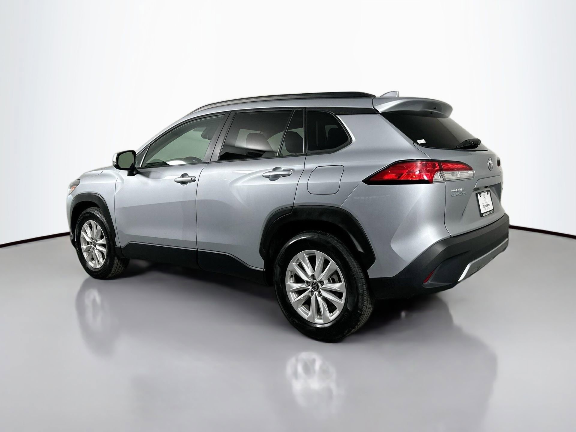 Used 2024 Toyota Corolla Cross LE image 8