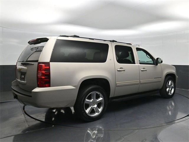 Used 2014 Chevrolet Suburban LT image 7