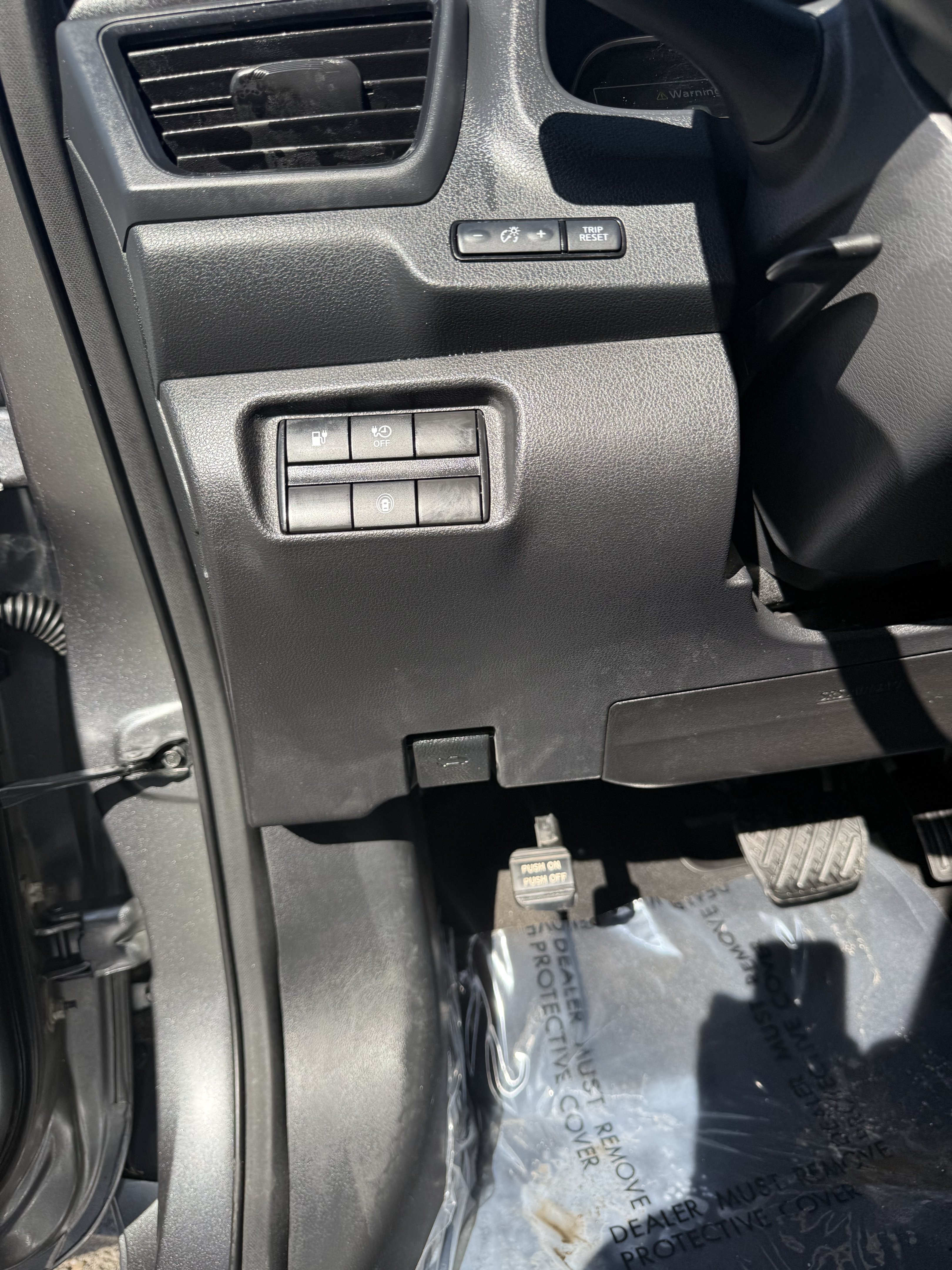 Used 2025 Nissan Leaf S FWD image 17