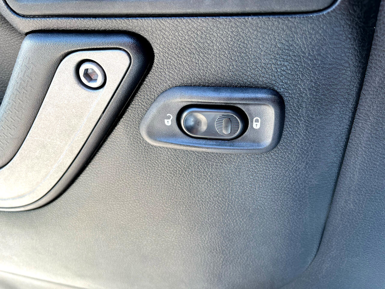 Used 2018 Jeep Wrangler Unlimited Sport S image 16