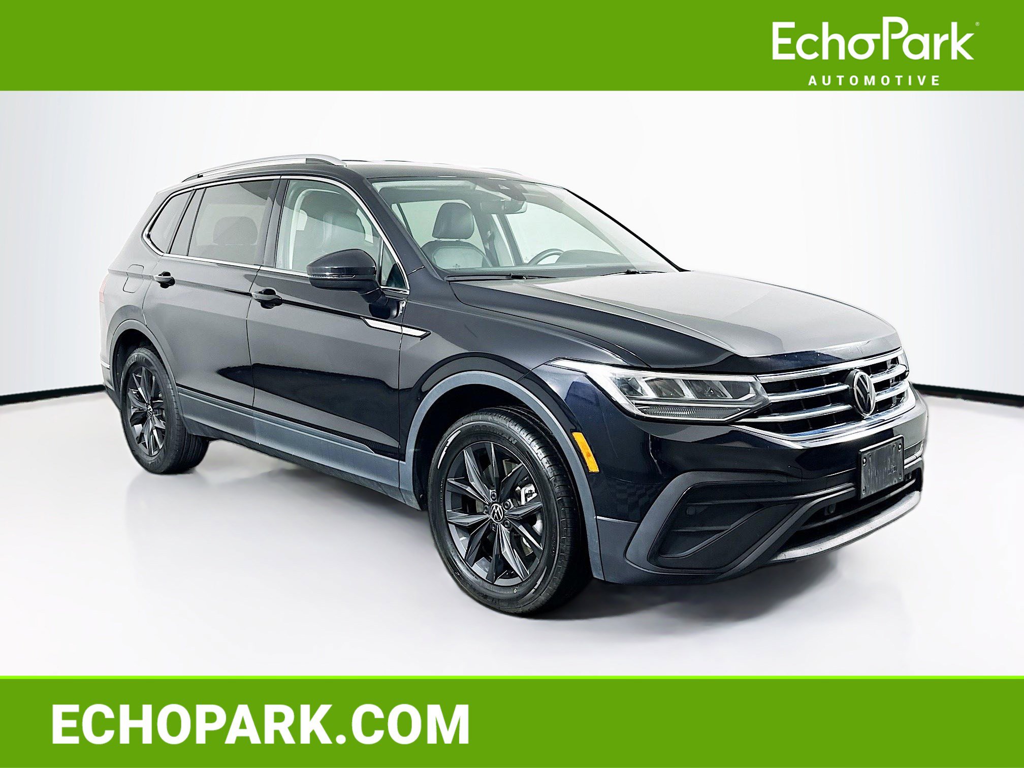 Used 2024 Volkswagen Tiguan SE image 1