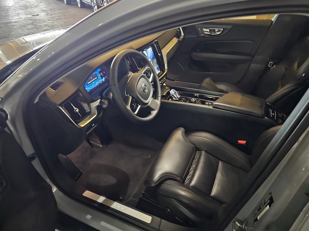 Certified 2025 Volvo V60 B5 Cross Country Ultra AWD/4WD image 16