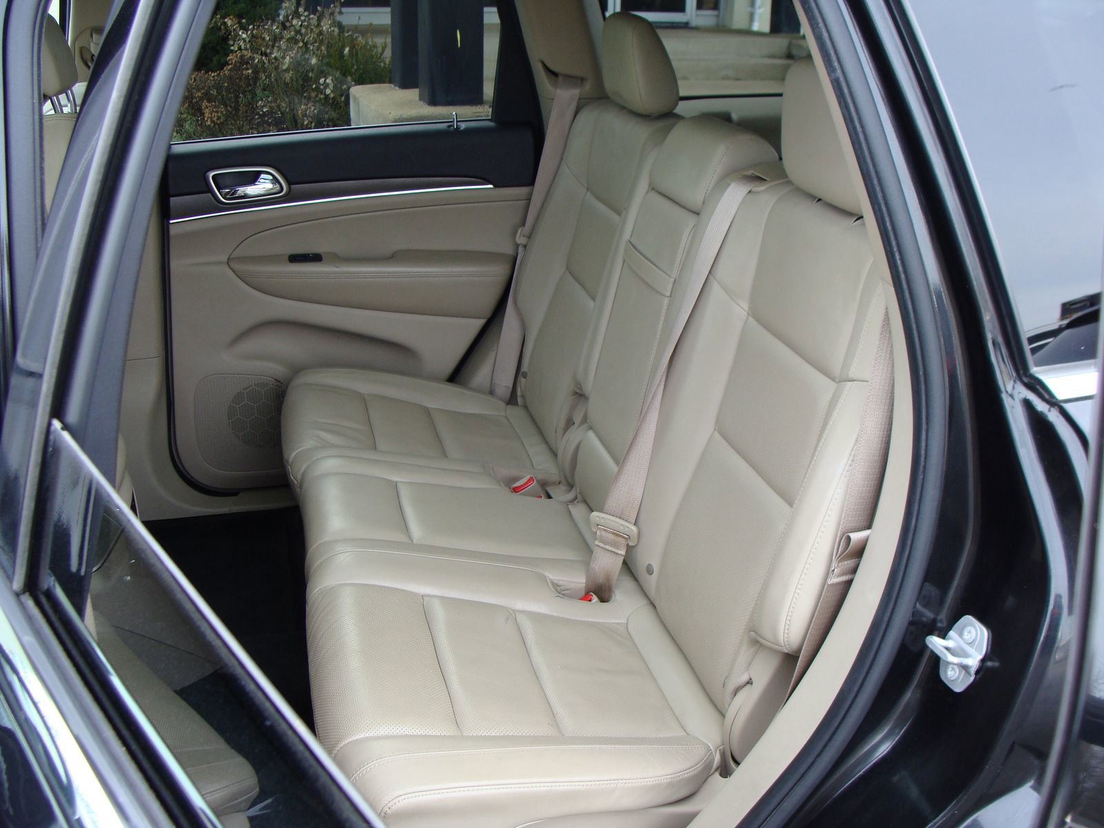 Used 2015 Jeep Grand Cherokee Limited w/ Luxury Group II image 8