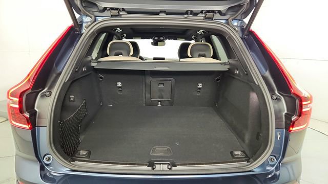 New 2026 Volvo XC60 T8 Plus w/ Climate Package PRO AWD/4WD image 40