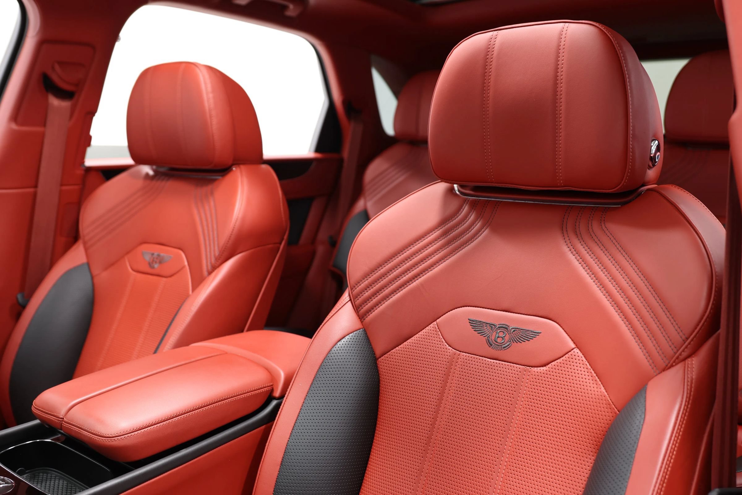 Used 2022 Bentley Bentayga AWD/4WD image 17