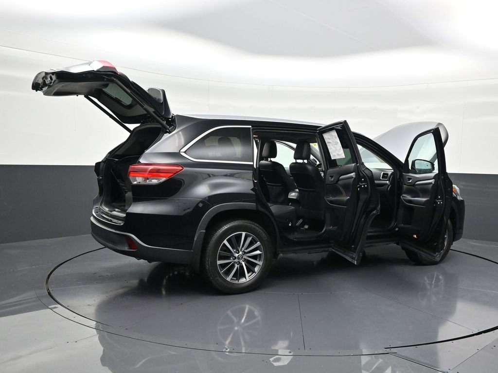 Used 2019 Toyota Highlander XLE image 32