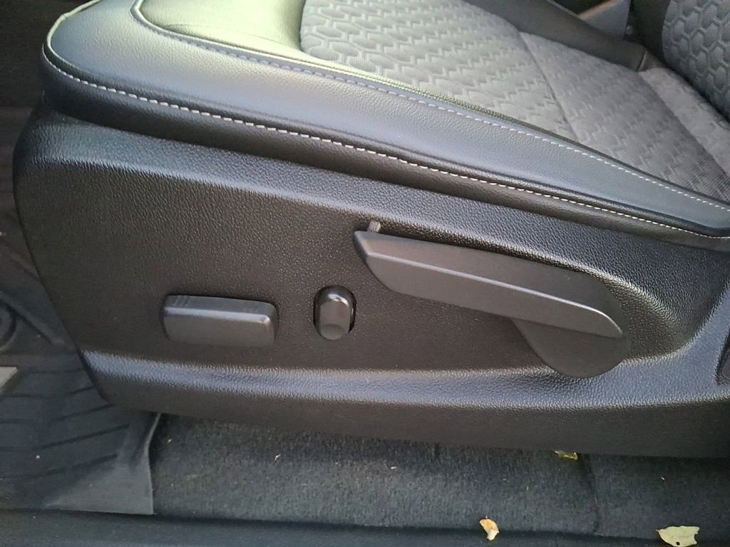 Used 2021 Chevrolet Colorado Z71 w/ Z71 Midnight Edition image 11