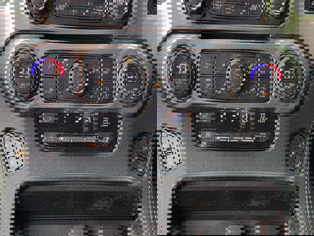 Used 2019 Chevrolet Suburban Premier RWD image 20