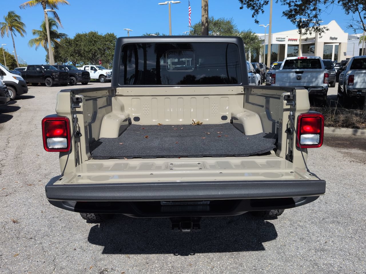 Used 2022 Jeep Gladiator Sport AWD/4WD image 13